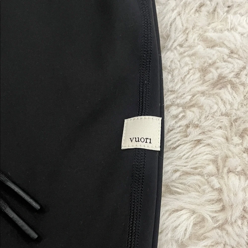 Vuori Flare Black Leggings With Stylish Slit - Picture 2 of 6